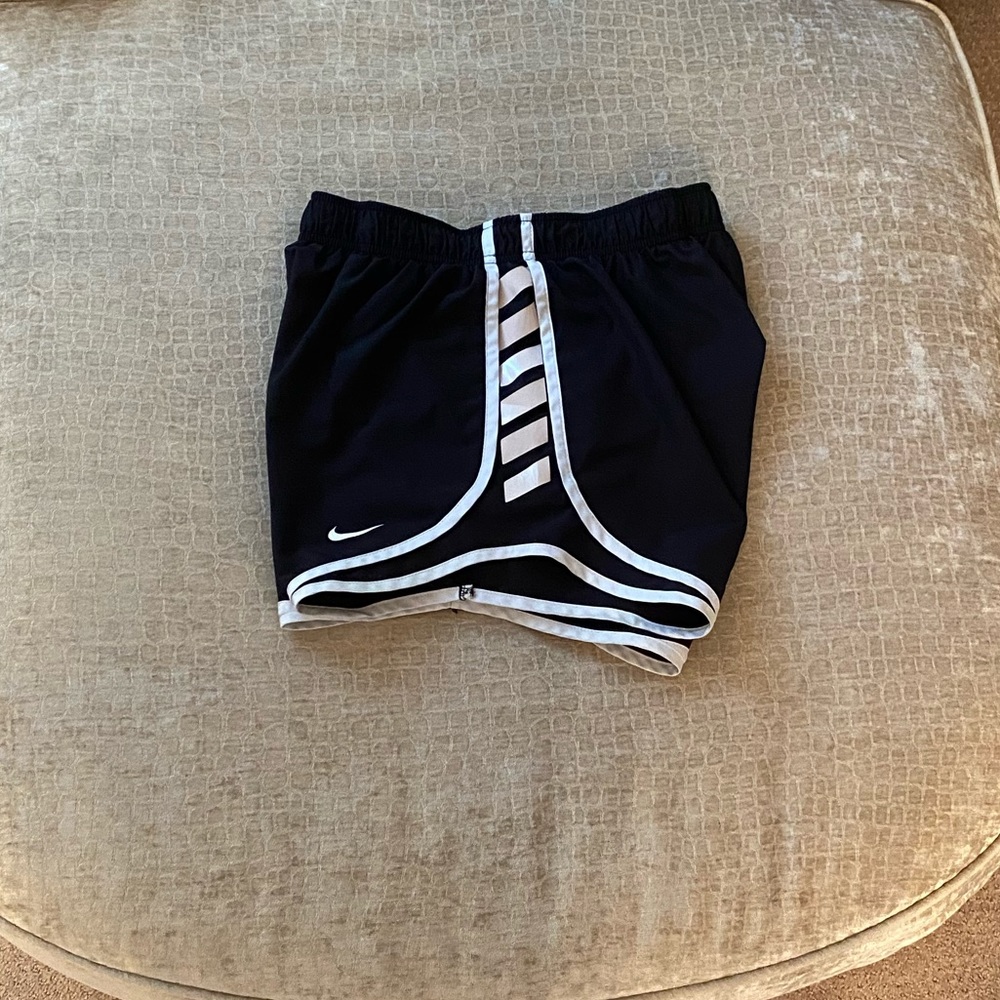 Nike Dri Fit 4” lined shorts - Picture 4 of 5
